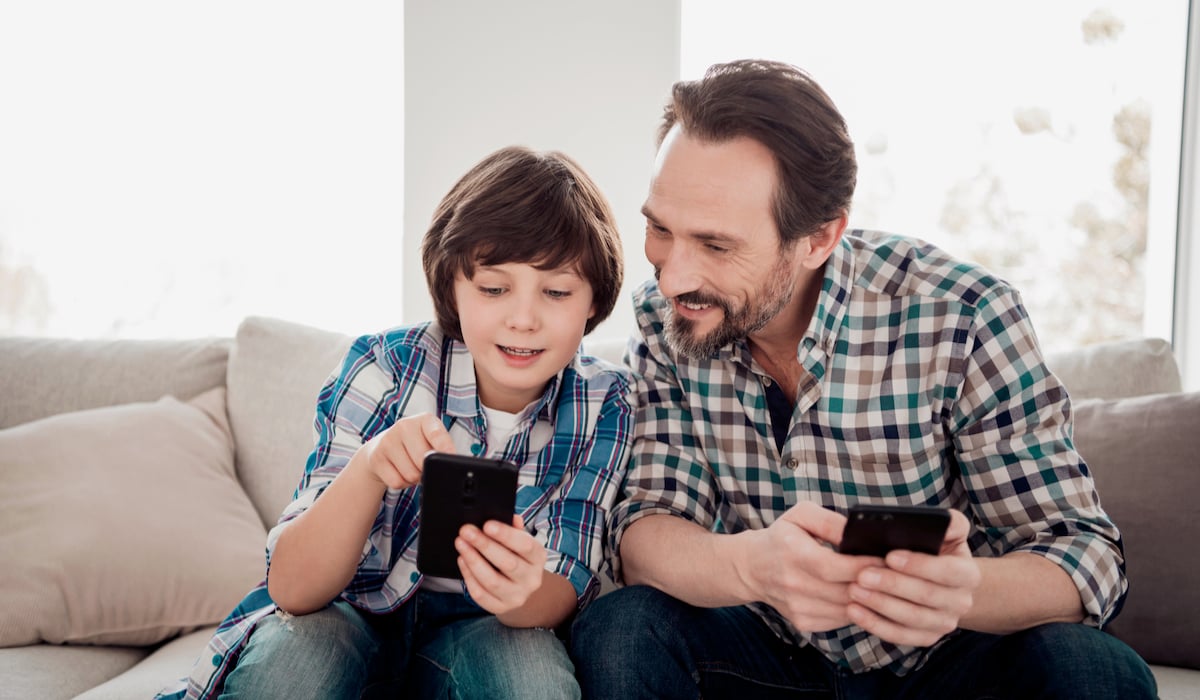 Family on smartphones